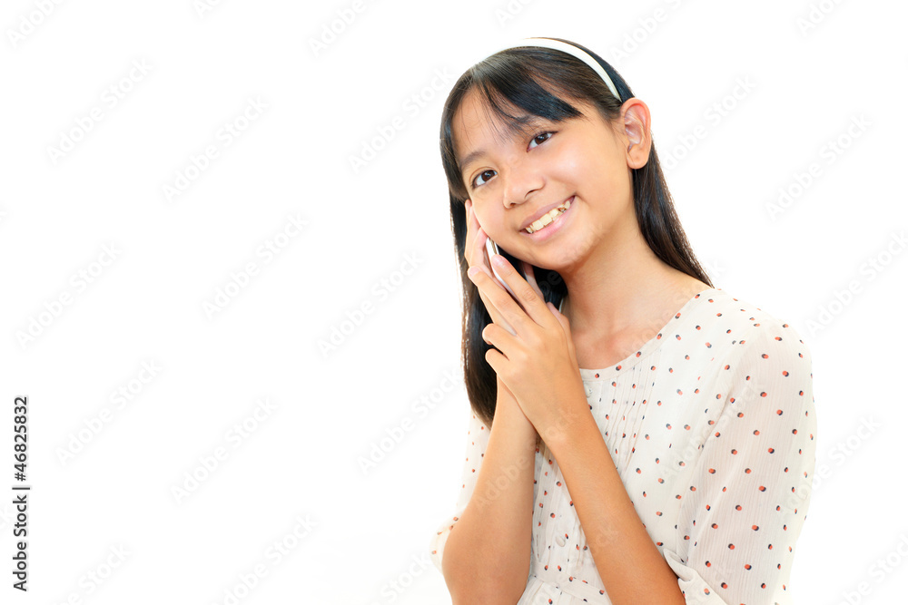 電話をする女の子