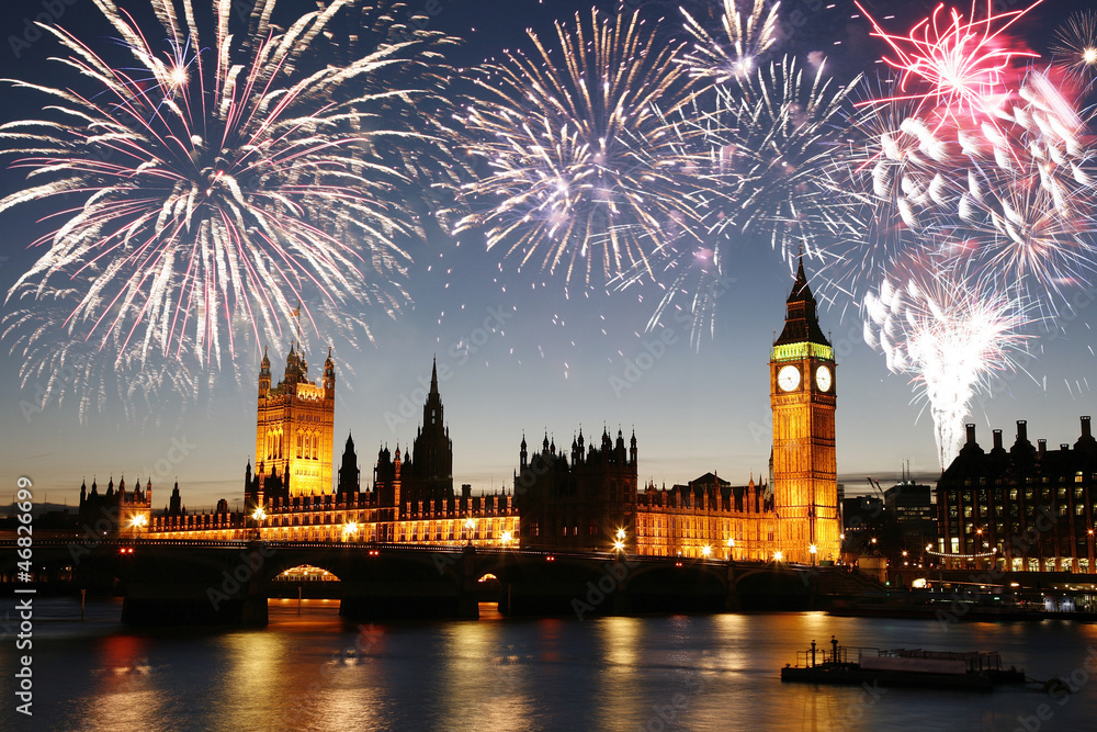 Fototapeta premium Fireworks over Palace of Westminster