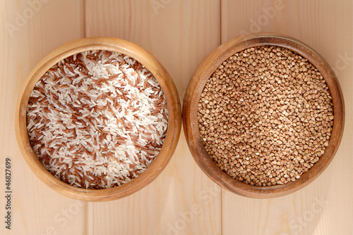 Крупы - рис и гречка.