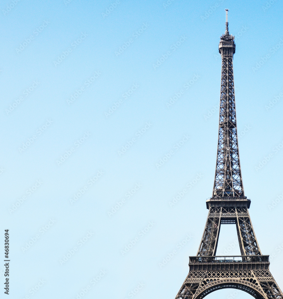 Eiffel toweragainst blue sky