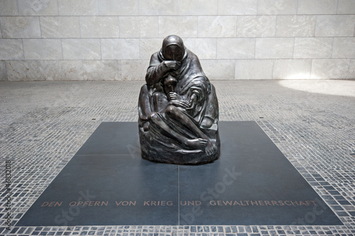 Tableau sur toile Plastik Berlin  Neue Wache