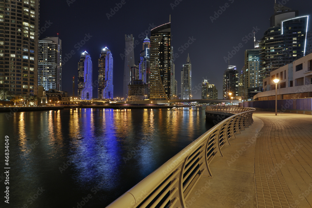 Fototapeta premium Dubai Marian at night