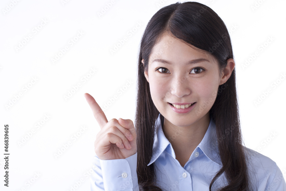 案内する若い女性 案内する若い女性