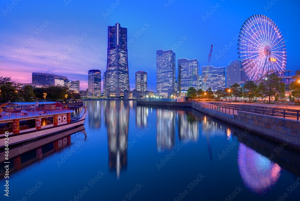 Naklejka premium Yokohama Skyline