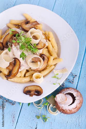 Schupfnudeln mit Champignons und Parmesan photo