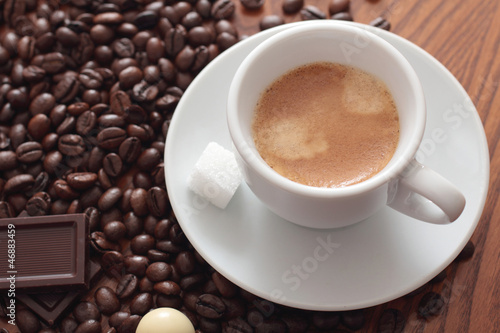 caffe in tazza su tavolo