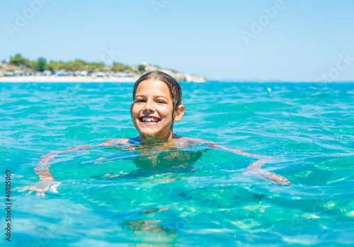 Young girl playing in the sea © Max Topchii