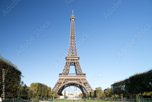 Autumn in Paris - Eiffel tower © basketman23