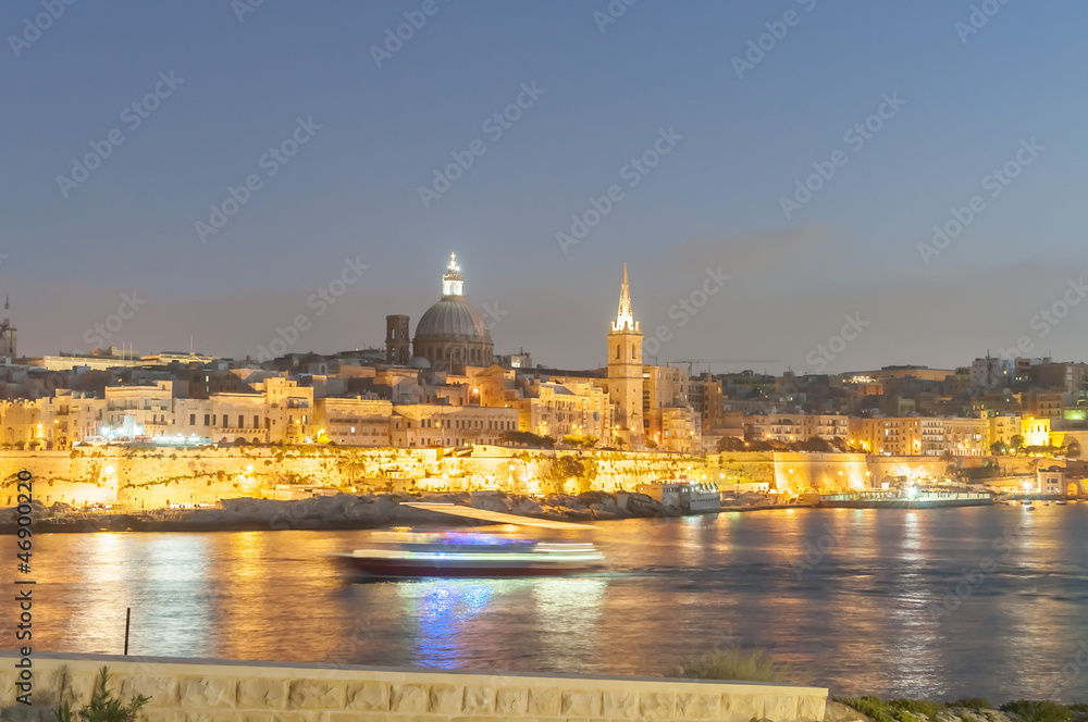 Fototapeta premium Valletta by night