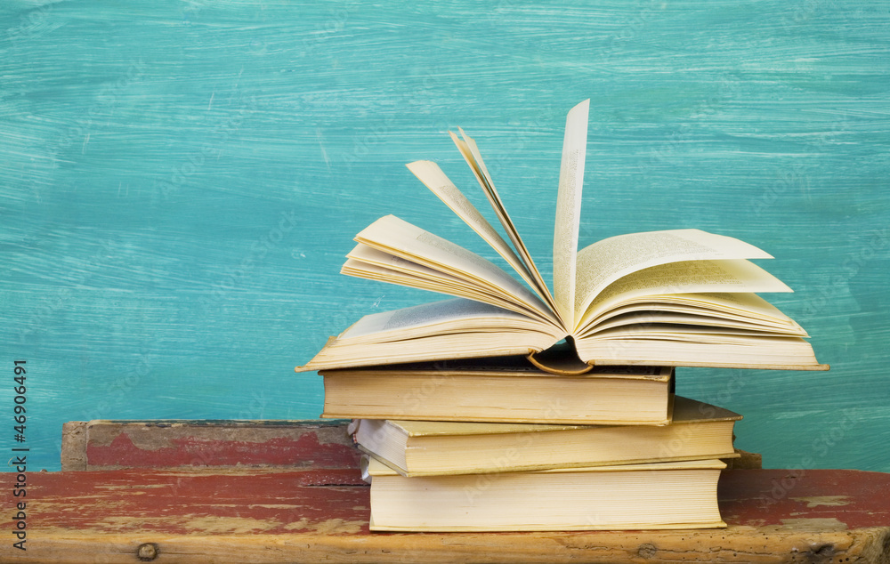 Fototapeta premium opened book