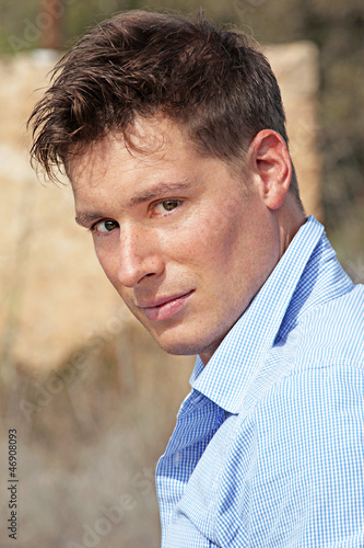 ansgard,regard en coin,chemise