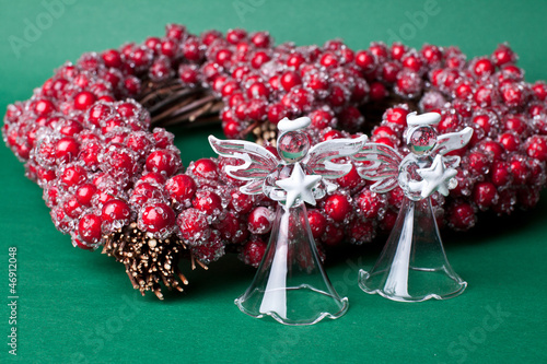 Fototapeta Naklejka Na Ścianę i Meble -  Christmas angels with red wreath in the background