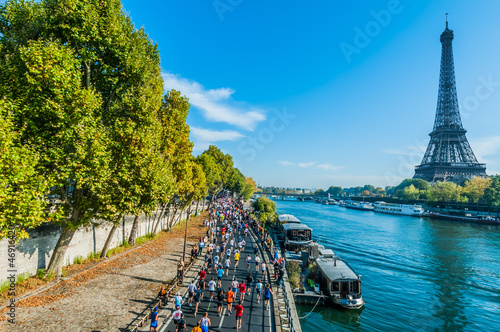 people running paris marathon france © snaptitude