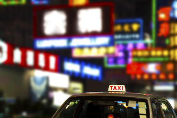 Papier peint photo Hong Kong Taxi rouge dans les rues de Hong Kong  © leeyiutung