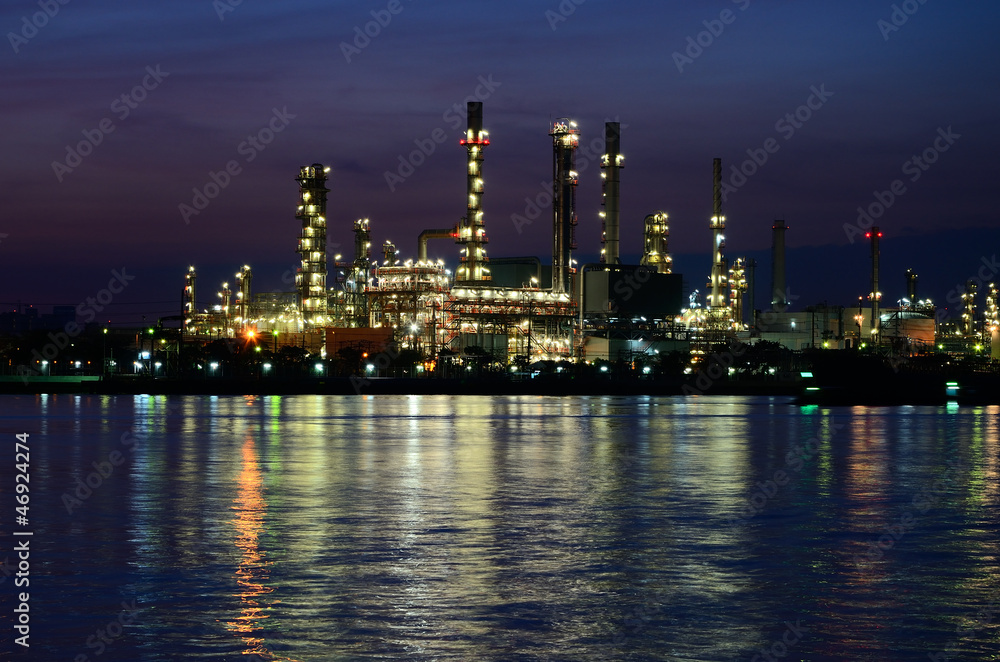 Night scene of Oil refinery