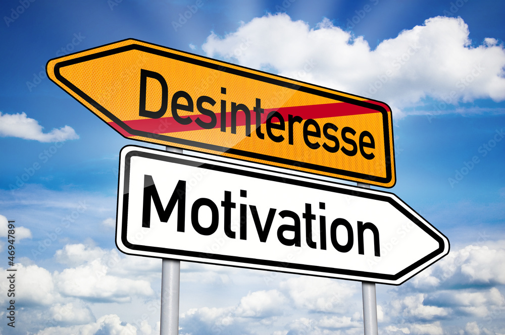 Wegweiser mit Desinteresse und Motivation Wegweiser mit Desinteresse und Motivation
