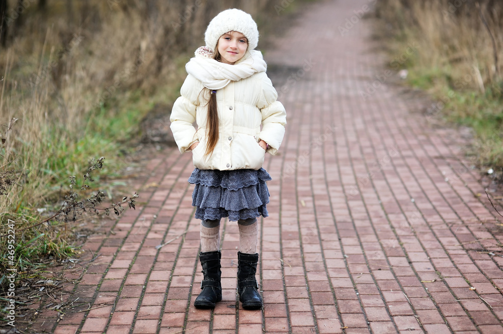 Fototapeta premium Portrait of little girl in autumn outfit