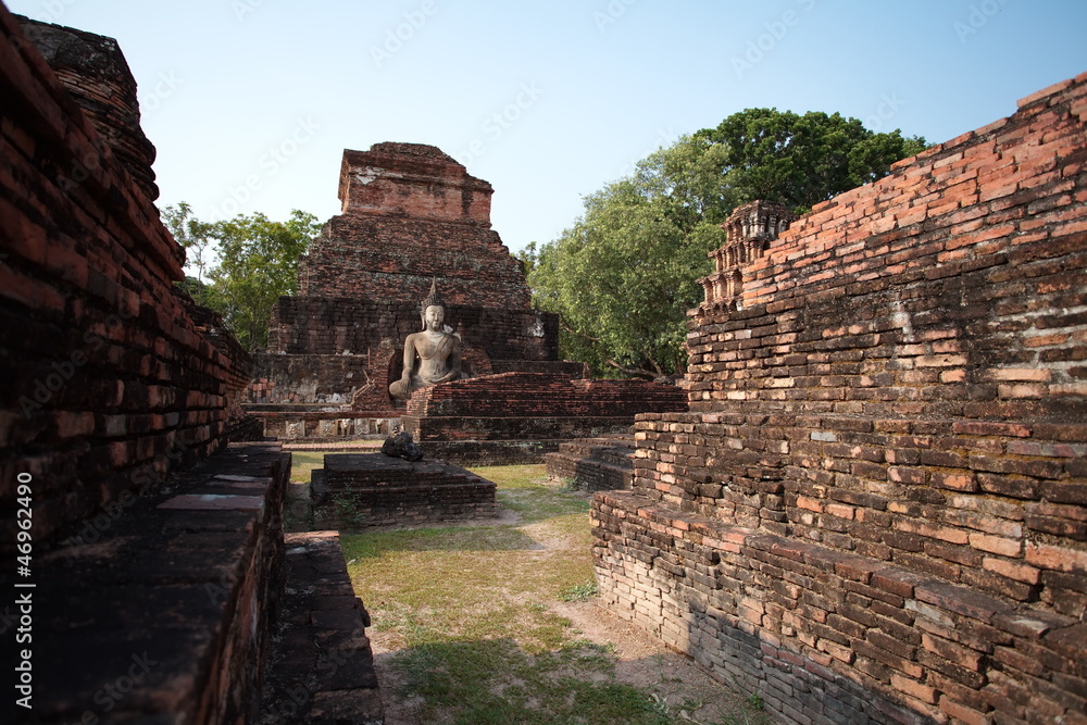 Fototapeta premium Sukothai ancient temple buddha thailand