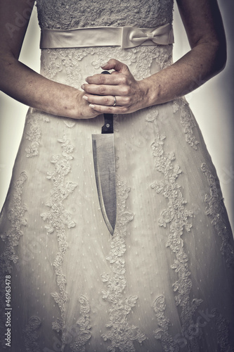 Canvastavla bride holding  kitchen knife her hands