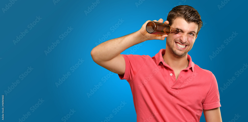 Αυτοκόλλητο man looking inside an empty bottle