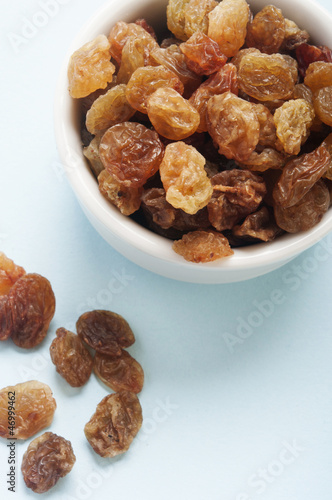 raisins in a bowl
