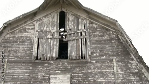 Abandoned Barn Pan Down