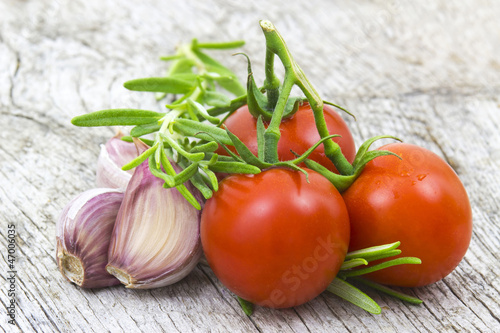 fresh herbs,tomatoes and garlic