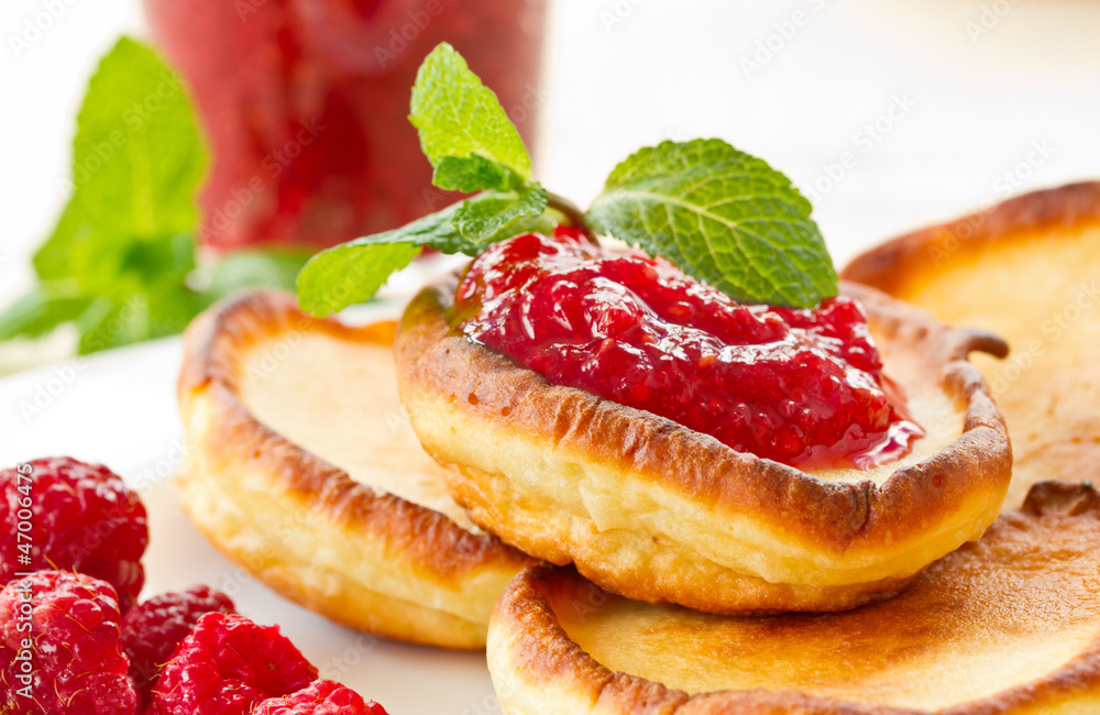 pancakes with raspberries