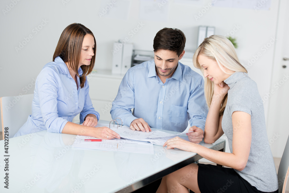 Fototapeta premium geschäftsleute in einer besprechung