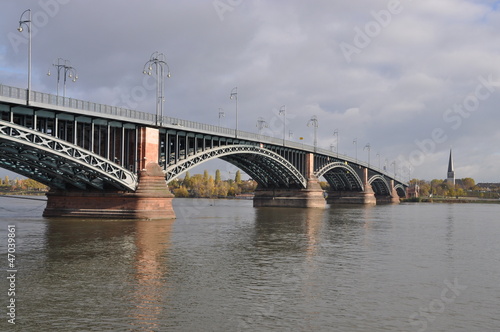 Theodor-Heuss-Brücke zwischen Mainz und Wiesbaden