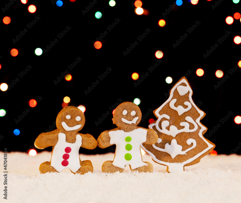 Gingerbread people and christmas tree