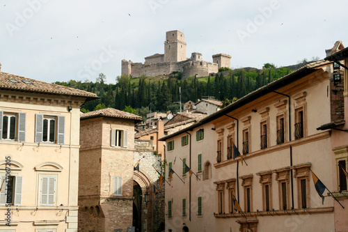 Square under the castle (Assisi, Italy) © tempisch