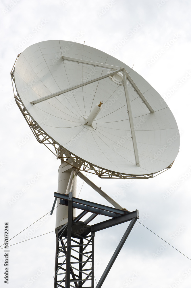 parabolic reflector antenna StockFoto Adobe Stock