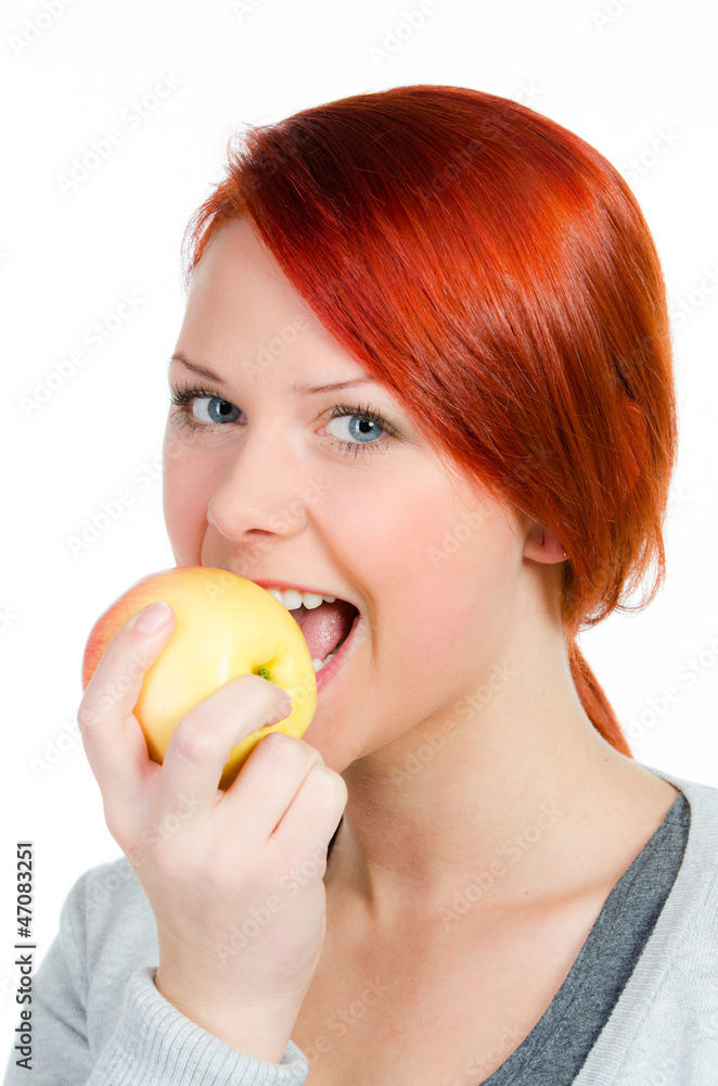 ernährungsbewusstes mädchen isst einen apfel ernährungsbewusstes mädchen isst einen apfel
