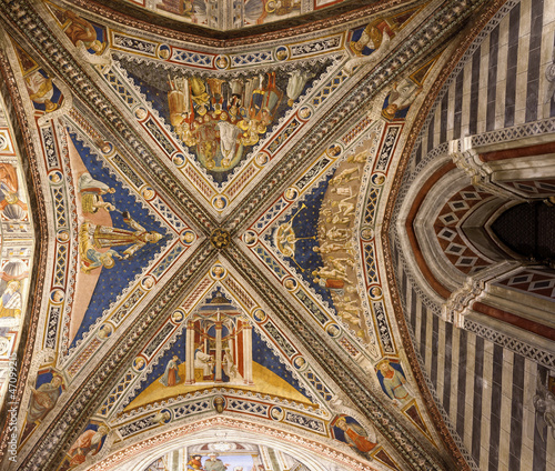 Frescos del Batisterio de Siena
