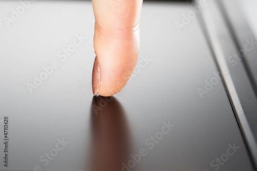 Obraz na płótnie one finger touches the screen touchpad pc
