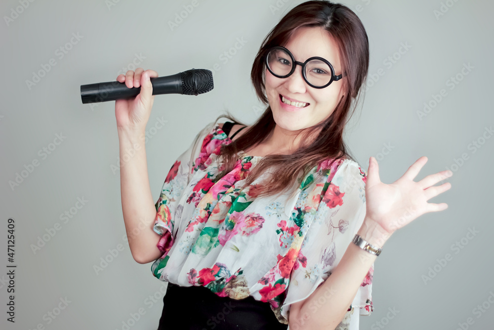 girl singing girl singing