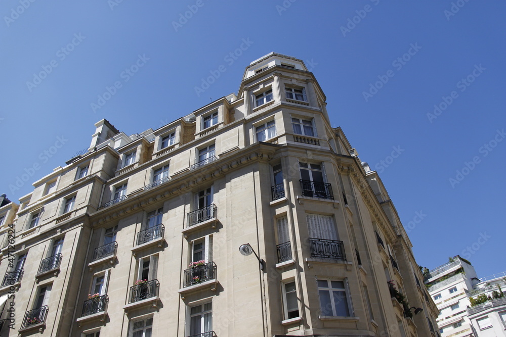 Fototapeta premium Immeuble ancien à Paris