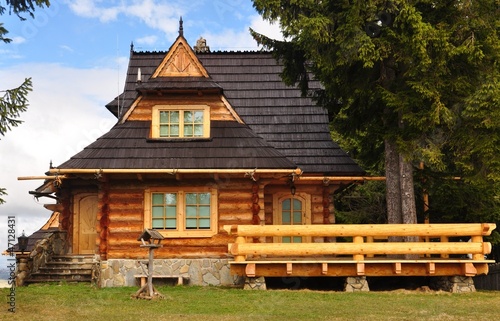 Drewniany domek © fotonaj