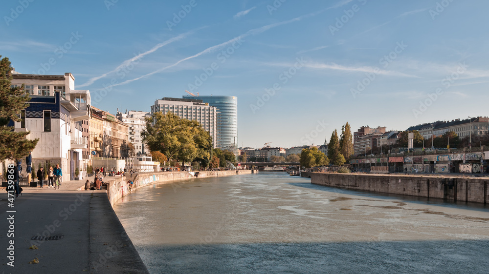 Fototapeta premium Donaukanal in Wien