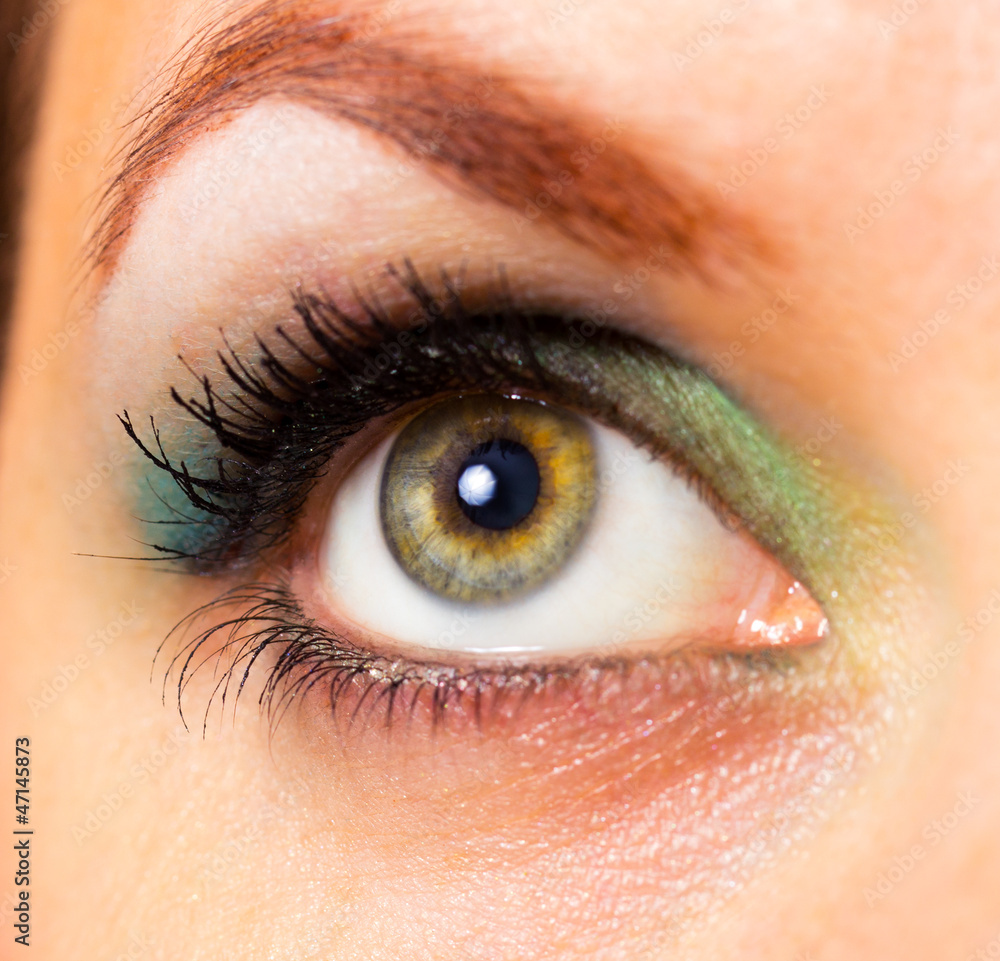 Obraz premium Close-up of a beautiful woman's eye