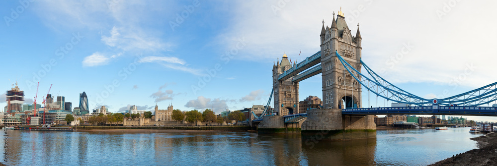 London Tower panorama - obrazy, fototapety, plakaty 