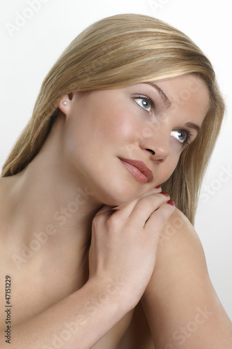 Portrait einer jungen Frau mit Make up