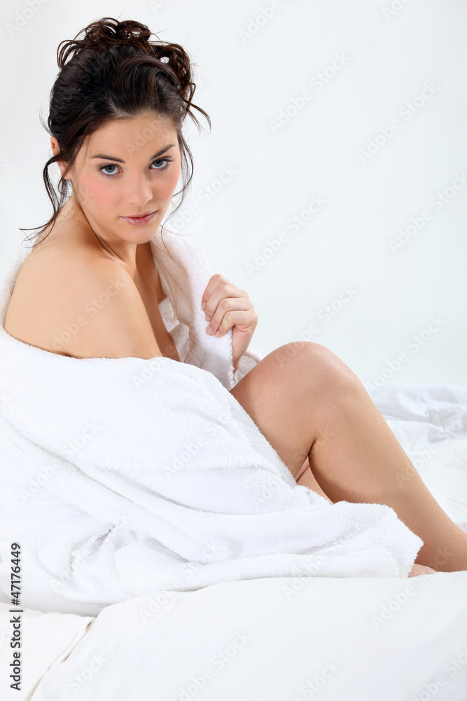Obraz premium Brunette woman in bathrobe