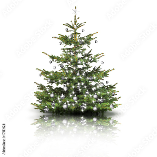 Weihnachtsbaum mit silbernen Kugeln