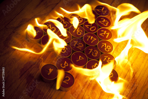 WEIHNACHTSKALENDER MIT KERZENPhoto © Herby Meseritsch