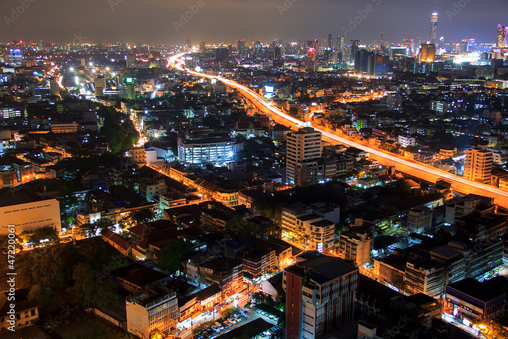 Fototapeta premium View over the city of Bangkok at twilight