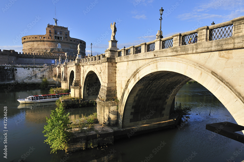 Puente y Castillo de Sant Angelo sobre el río Tiber - Roma