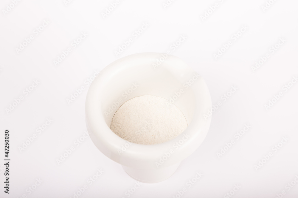 Schale mit Mehl Schale mit Mehl