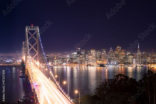 Fototapeta Naklejka Na Ścianę i Meble -  Panorama di San Francisco e Bay Bridge di notte